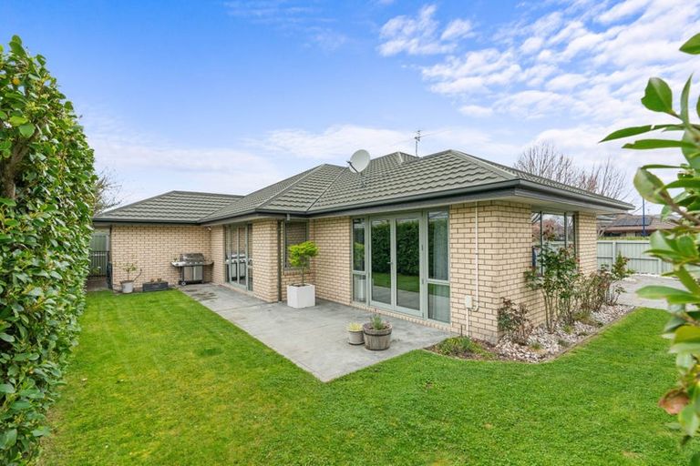 Photo of property in 8 Providence Place, Redwood, Christchurch, 8051