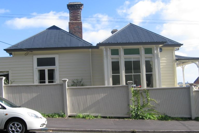 Photo of property in 27 Kerr Street, Devonport, Auckland, 0624
