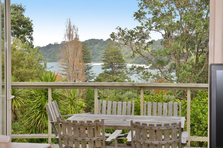 Photo of property in 14 Hillside Crescent, Leigh, 0985