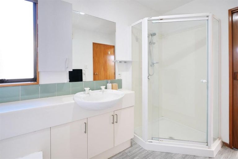 Photo of property in 2/52 Northcote Road, Northcote, Christchurch, 8052