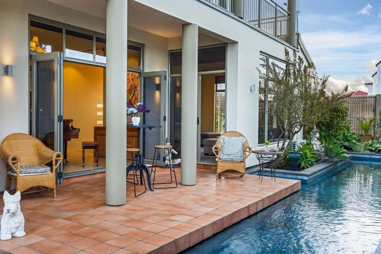 Photo of property in 67 Harbour View Road, Te Atatu Peninsula, Auckland, 0610