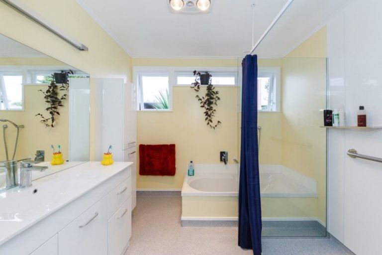 Photo of property in 7 Galway Avenue, Hokowhitu, Palmerston North, 4410