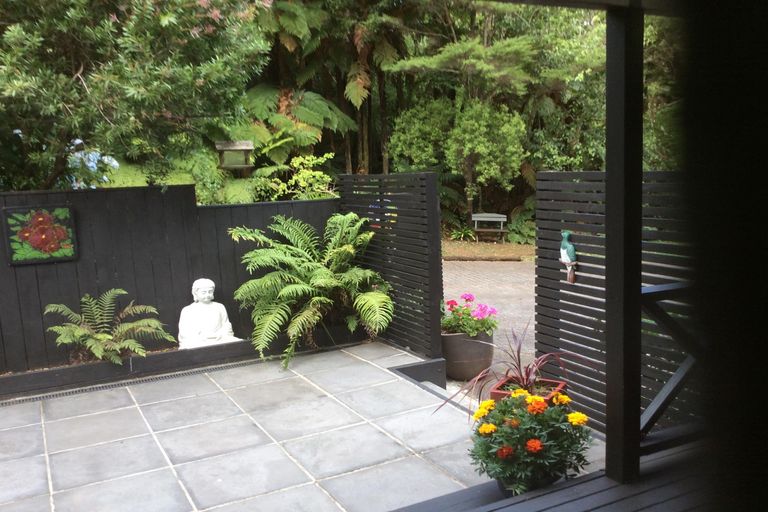 Photo of property in 420 Scenic Drive, Waiatarua, Auckland, 0612