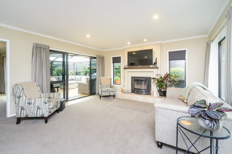 Photo of property in 14 Tennyson Avenue, Kelvin Grove, Palmerston North, 4414