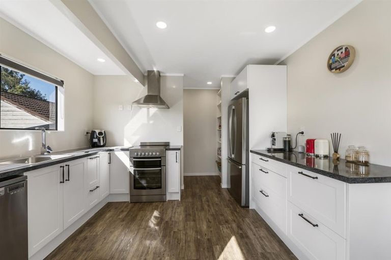 Photo of property in 4 Bishoprick Crescent, Te Puke, 3119