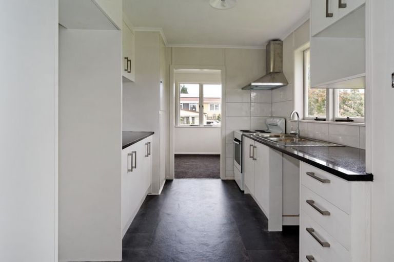 Photo of property in 12 Cutler Street, New Lynn, Auckland, 0600