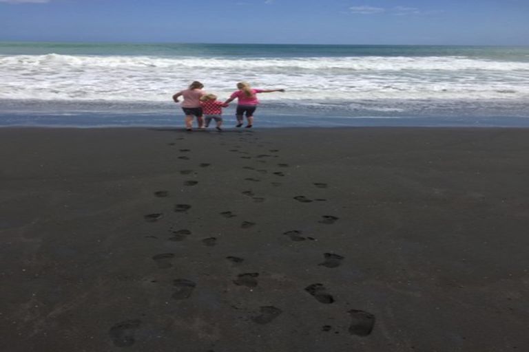 Photo of property in 2 Ekuarangi Place, Kaitake, New Plymouth, 4374