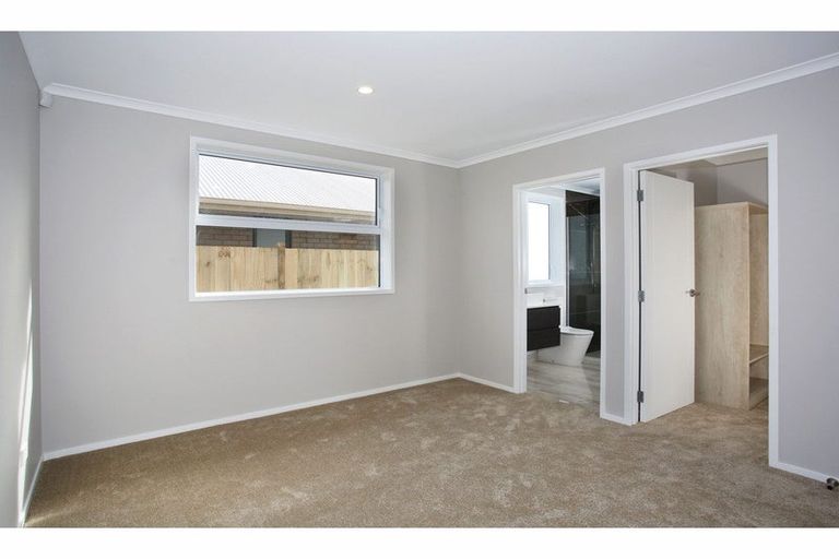 Photo of property in 1 Te Paahi Avenue, Waiuku, 2123