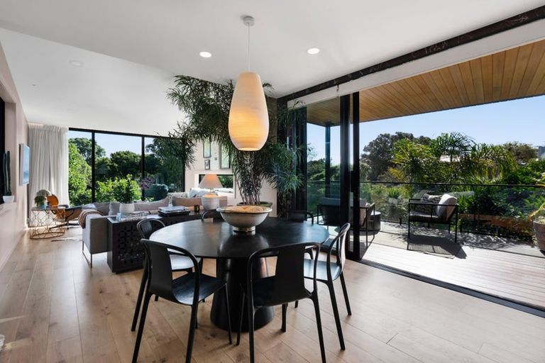 Photo of property in 12a Baring Terrace, Strandon, New Plymouth, 4312