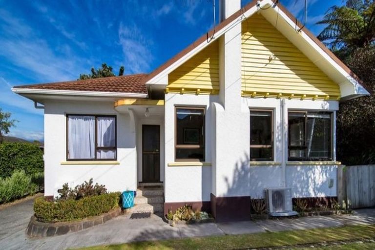 Photo of property in 7 Price Street, Westown, New Plymouth, 4310