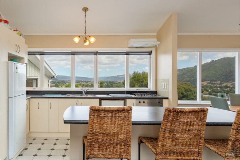 Photo of property in 19 Vista Crescent, Maoribank, Upper Hutt, 5018