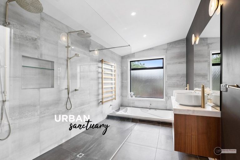 Photo of property in 4a Banksia Grove, Maungaraki, Lower Hutt, 5010