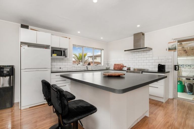 Photo of property in 1/17 Chevis Place, Pakuranga, Auckland, 2010