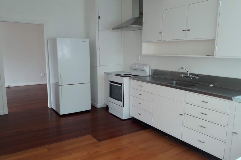 Photo of property in 2 Kerr Street, Devonport, Auckland, 0624