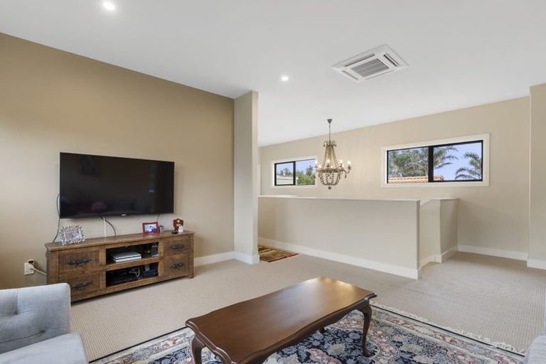 Photo of property in 12 Veale Road, Frankleigh Park, New Plymouth, 4310