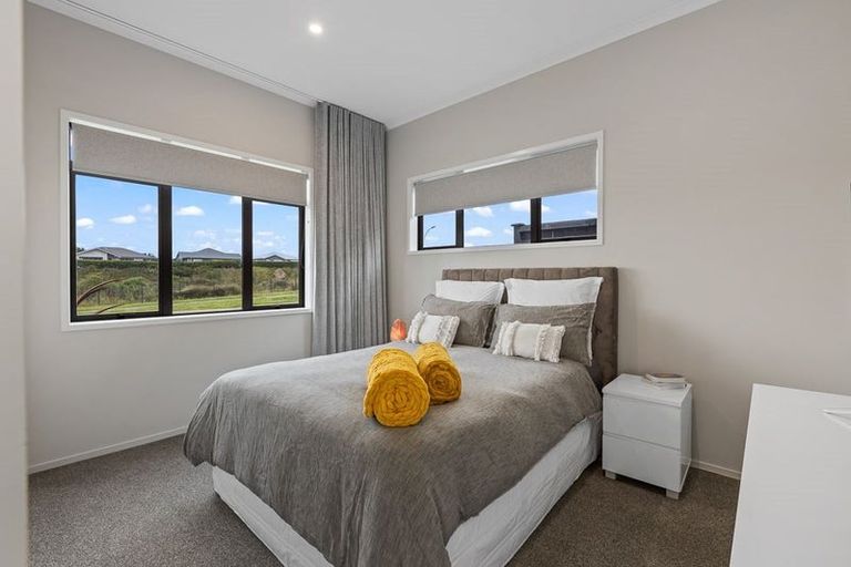 Photo of property in 6 Huarahi Pai Road, Huapai, Kumeu, 0810