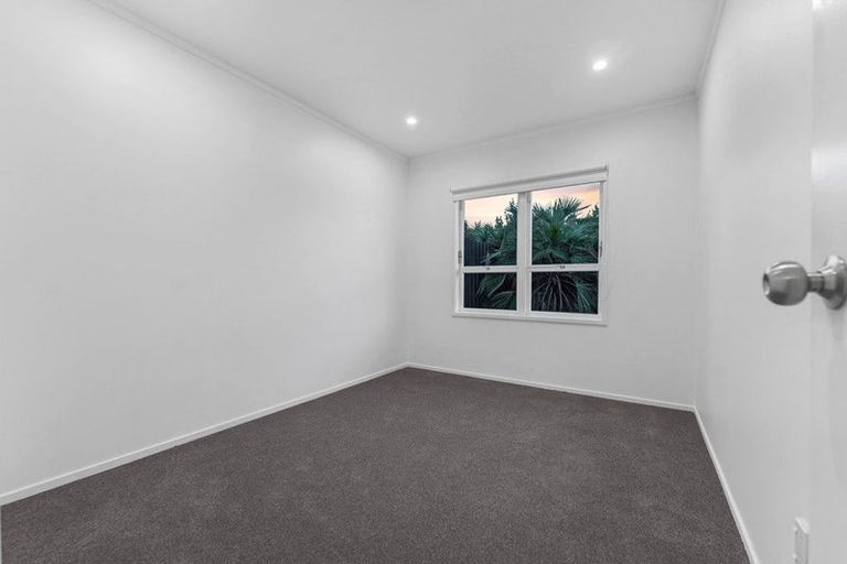 Photo of property in 2/44 Waimumu Road, Massey, Auckland, 0614