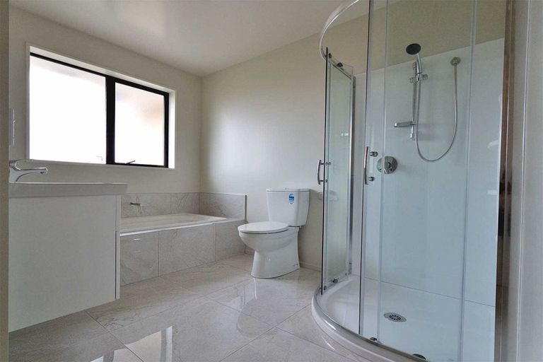 Photo of property in 2 Keeper Close, Woodend, 7610