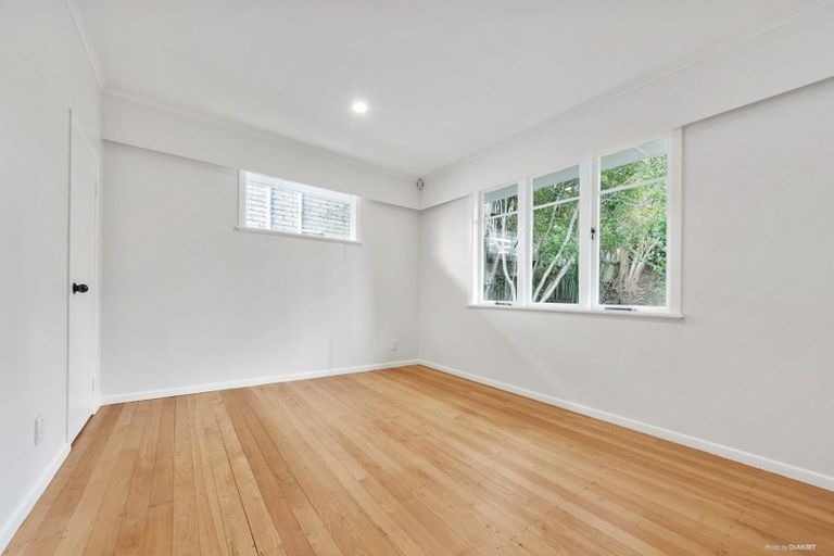 Photo of property in 130 Glengarry Road, Glen Eden, Auckland, 0602