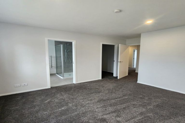 Photo of property in 8 Ash Close, Levin, 5510