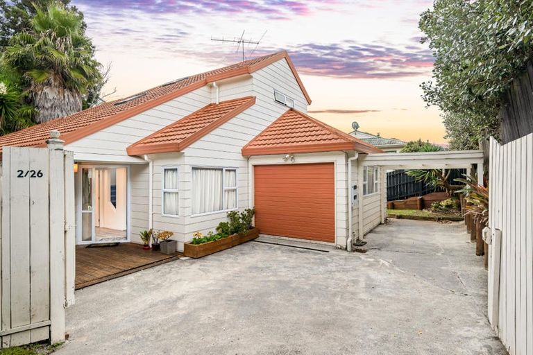 Photo of property in 2/26 Beaudine Avenue, Glenfield, Auckland, 0629