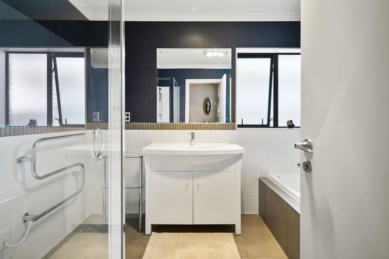 Photo of property in 27a Knowles Street, Terrace End, Palmerston North, 4410