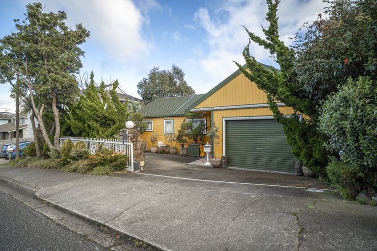 Photo of property in 24 Penryn Drive, Camborne, Porirua, 5026