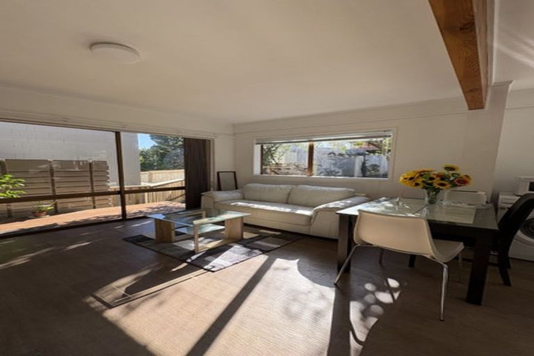 Photo of property in 14 Oaktree Avenue, Browns Bay, Auckland, 0630