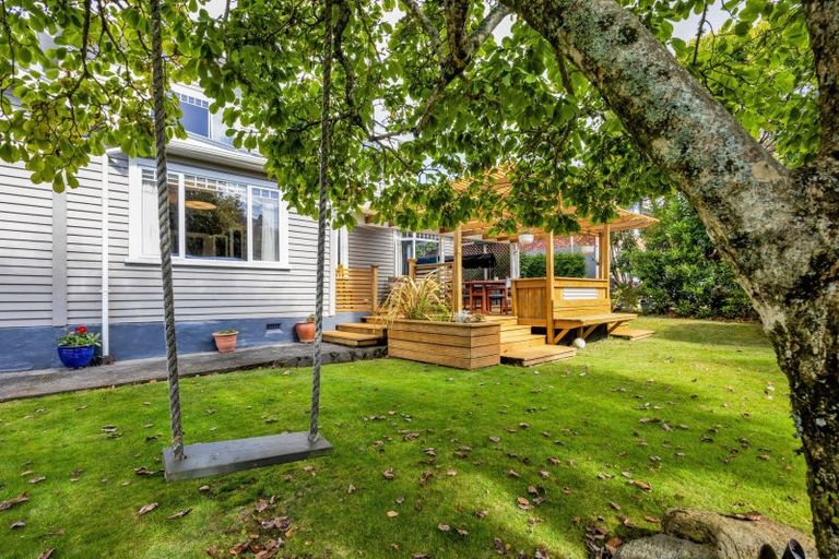 Photo of property in 77 Govett Avenue, Frankleigh Park, New Plymouth, 4310