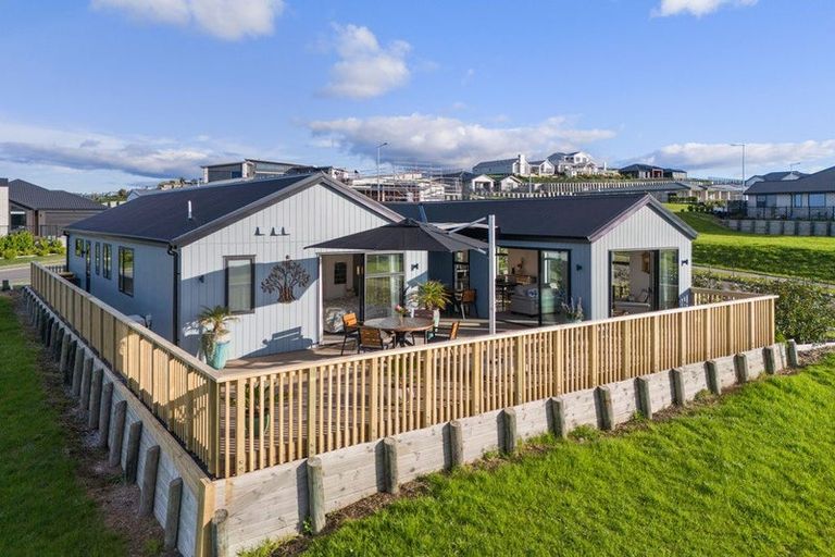 Photo of property in 37 Ridge Drive, Omokoroa, 3114