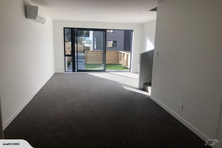 Photo of property in 2/124 Britomart Street, Berhampore, Wellington, 6023