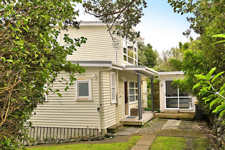 Photo of property in 14 Hillside Crescent, Leigh, 0985