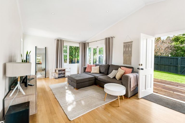 Photo of property in 13a John Road, Stanmore Bay, Whangaparaoa, 0932