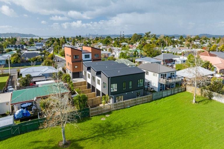 Photo of property in 5/644 Te Atatu Road, Te Atatu Peninsula, Auckland, 0610