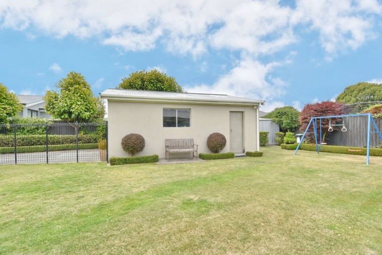 Photo of property in 30 Sevenoaks Drive, Bryndwr, Christchurch, 8053