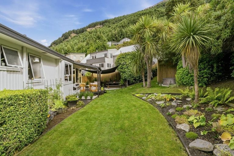 Photo of property in 17 Arawata Terrace, Fernhill, Queenstown, 9300