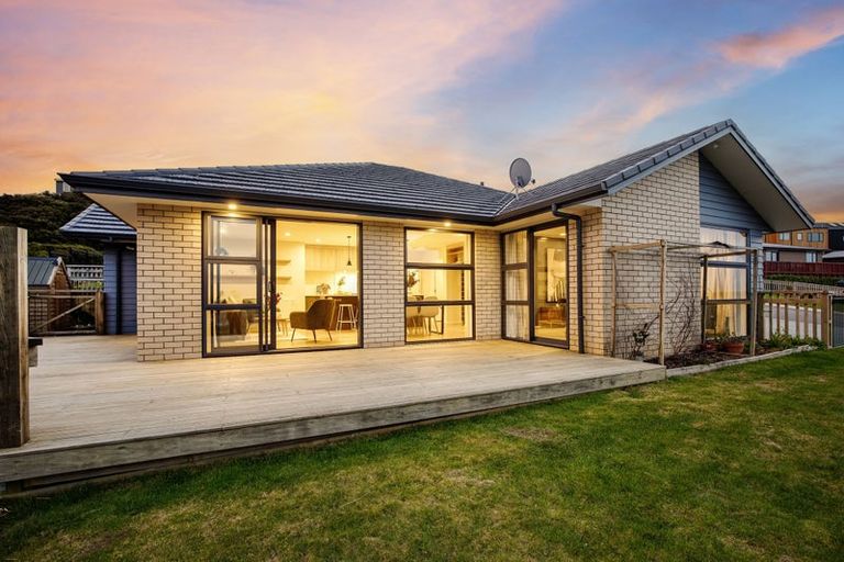 Photo of property in 14 Topsail Way, Whitby, Porirua, 5024