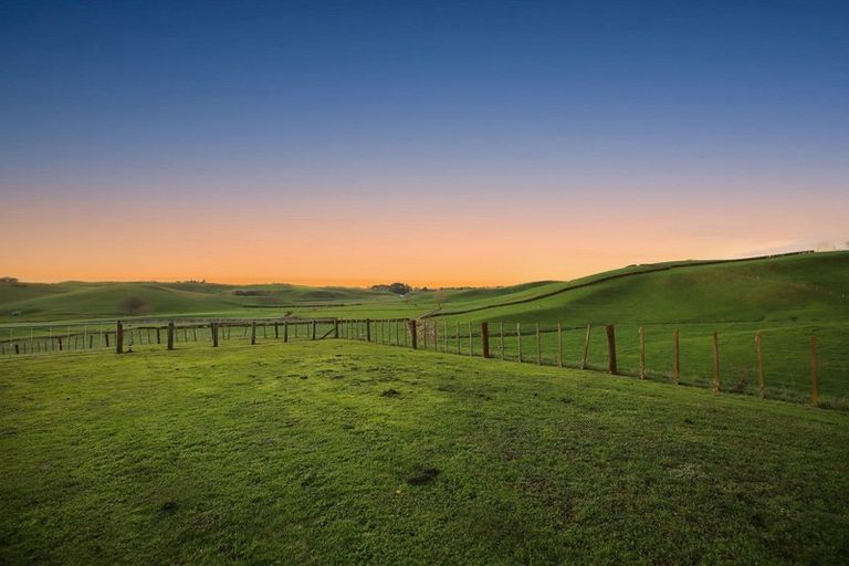 Photo of property in 350 Te Pahu Road, Te Pahu, Hamilton, 3285