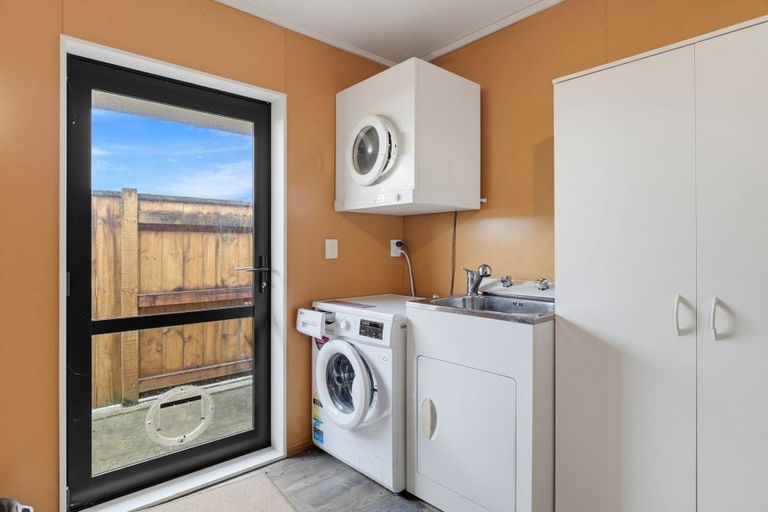 Photo of property in 52 Tennyson Avenue, Kelvin Grove, Palmerston North, 4414