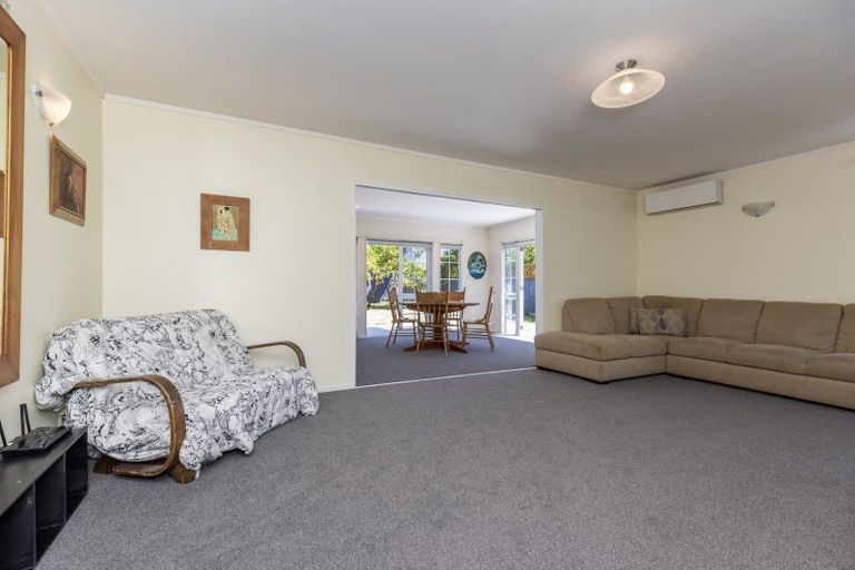 Photo of property in 11 Hookway Grove, Paraparaumu, 5032