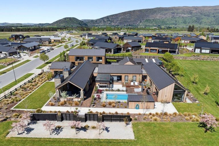 Photo of property in 14 Deans Drive, Wanaka, 9305