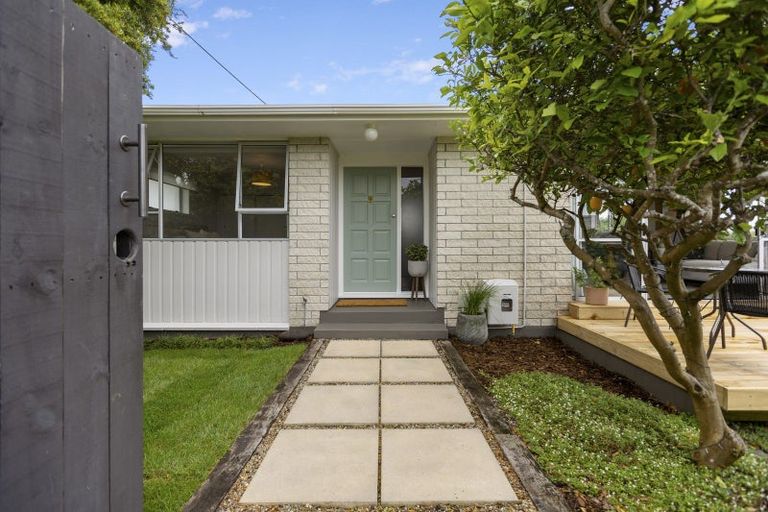 Photo of property in 21 York Crescent, Westown, New Plymouth, 4310