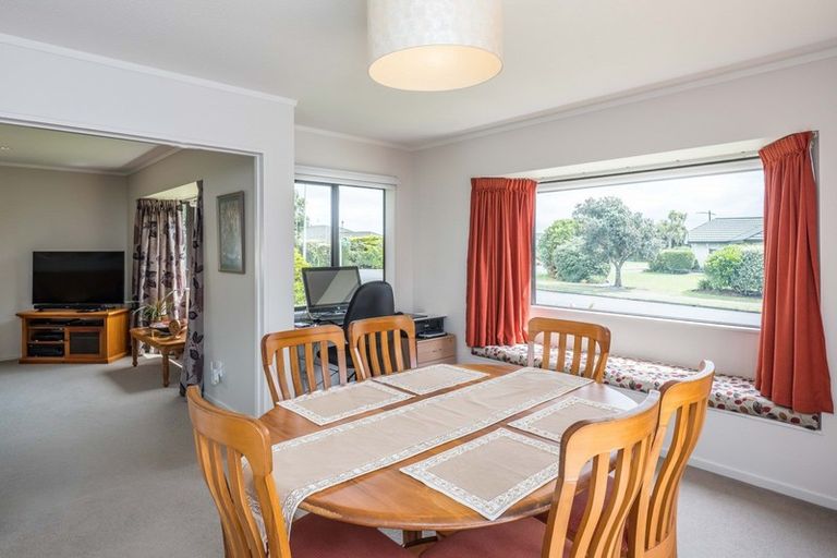 Photo of property in 16 Kotuku Drive, Paraparaumu Beach, Paraparaumu, 5032