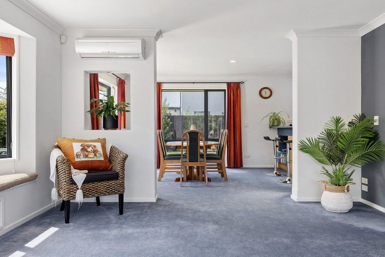 Photo of property in 8 Seclusion Lane, Parklands, Christchurch, 8083