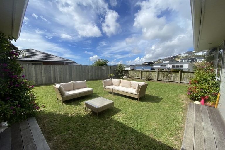 Photo of property in 21 Banks Boulevard, Whitby, Porirua, 5024
