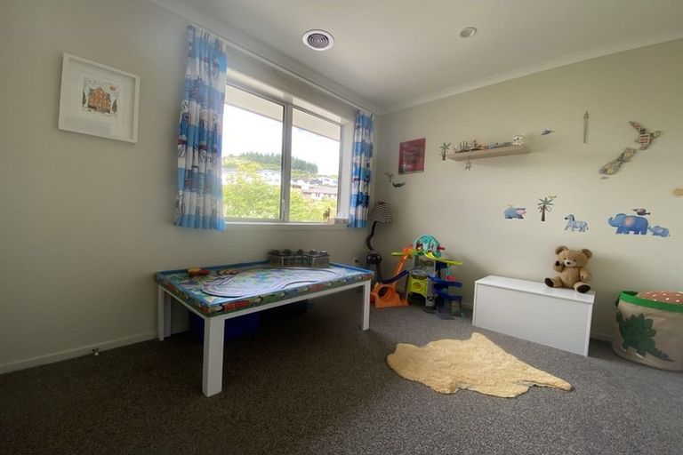 Photo of property in 21 Banks Boulevard, Whitby, Porirua, 5024