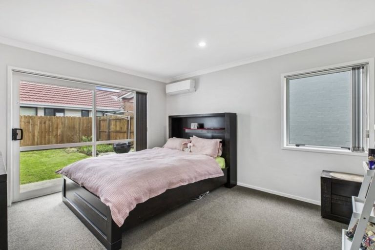 Photo of property in 92 Popokatea Drive, Takanini, 2112