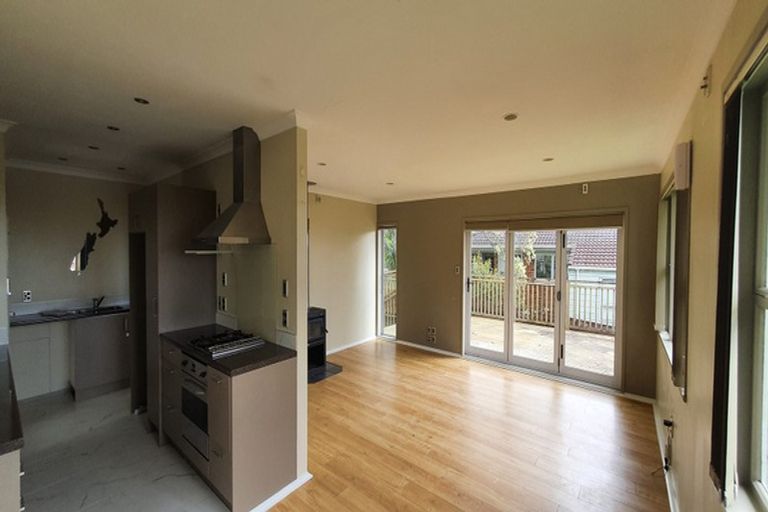 Photo of property in 19 Spence Road, Henderson, Auckland, 0612