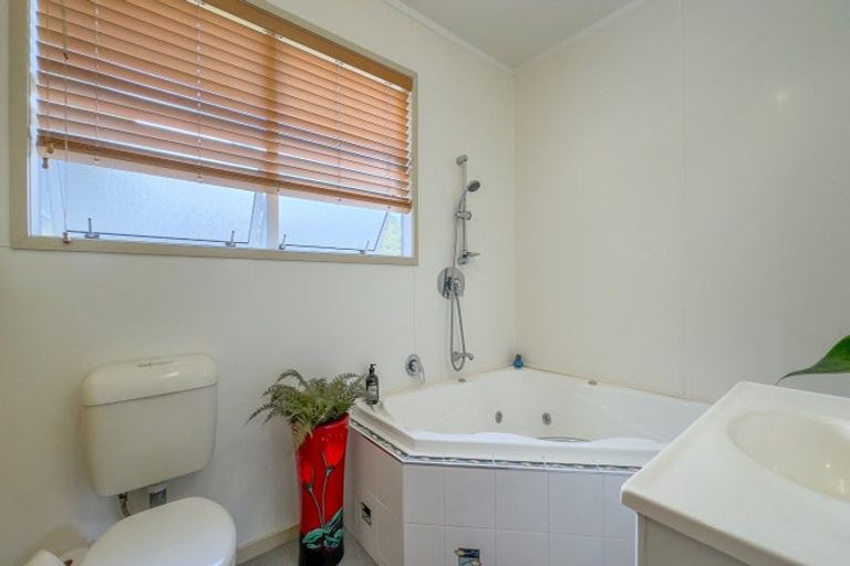 Photo of property in 152 Brunton Crescent, Thames, 3500