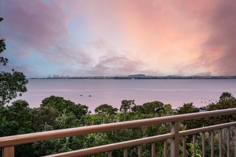 Photo of property in 67 Harbour View Road, Te Atatu Peninsula, Auckland, 0610